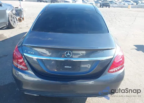 2015 Mercedes-Benz C 300 Sport z USA, uszkodzony, nr VIN 55SWF4JB6FU069381